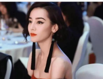 女主在娱乐圈里吃瓜,女主的吃瓜日常